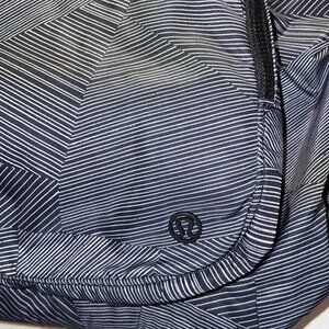 LULULEMON Everywhere Backpack – NWT - Etch Maxi Ice / Grey Black